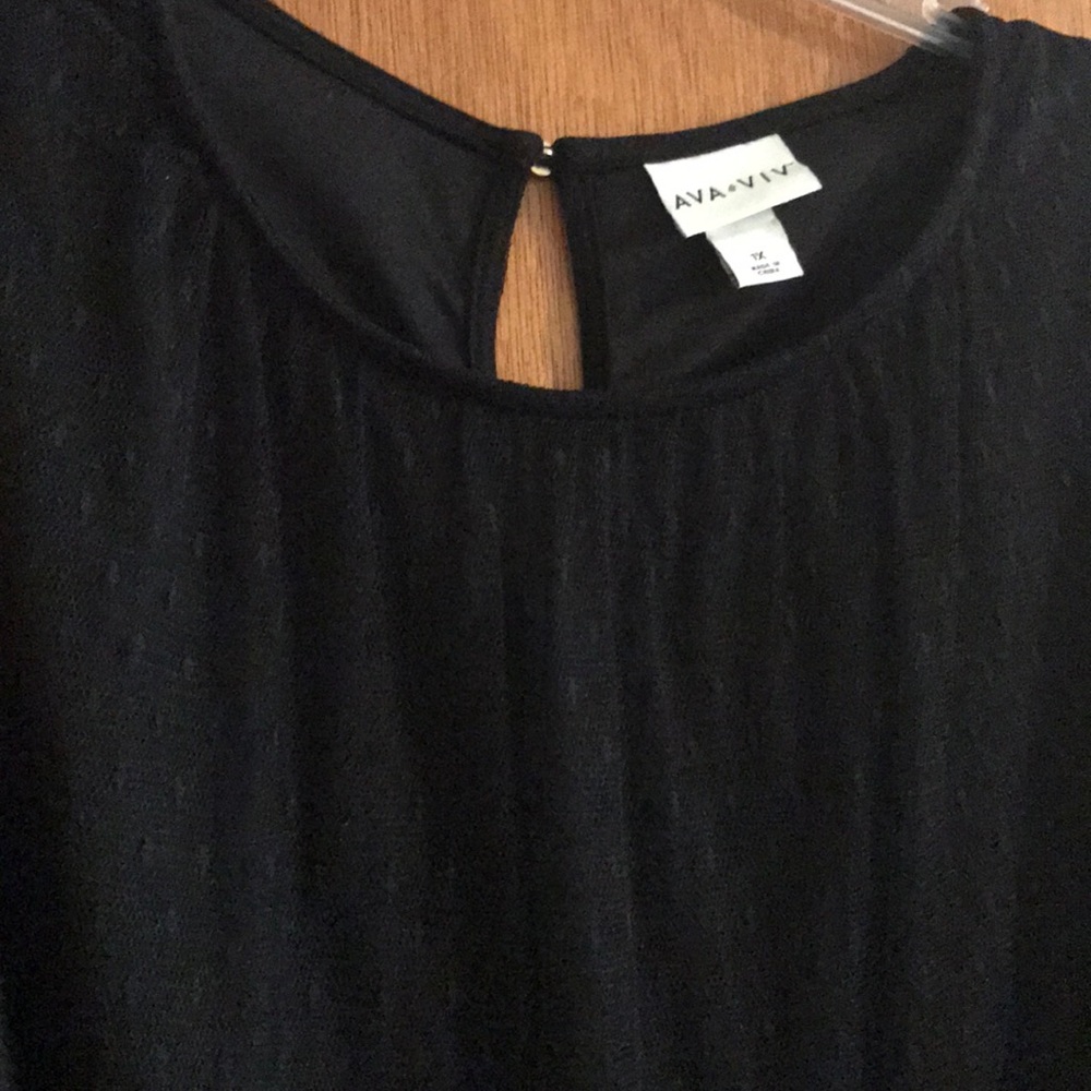 Beautiful Ava + Viv top 1X NWOT